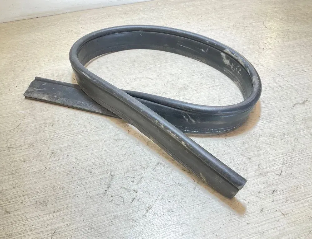 MERCEDES-BENZ GLE W167 (2019-2024) Резина моторного отсека A1678871900 33801623