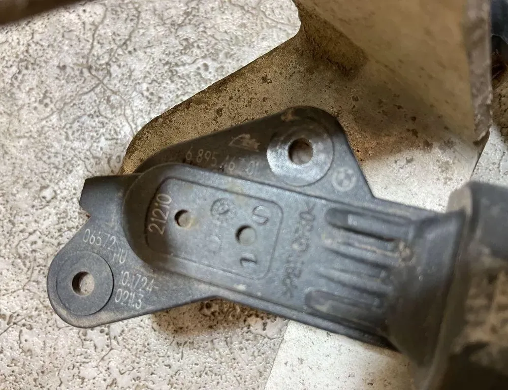 BMW X5 G05/G18 (2018-2024) Датчик уровня передний левый 6895467 33809001