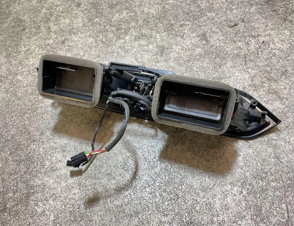 BMW i4 1 generation (2021-2024) Вентиляционные отверстия центральной консоли A108TS03,5A04CE308 33810363