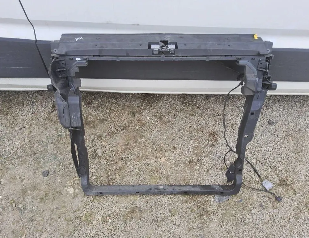 VOLKSWAGEN Crafter 2 generation (2017-2024) Держатель радиатора 33811819