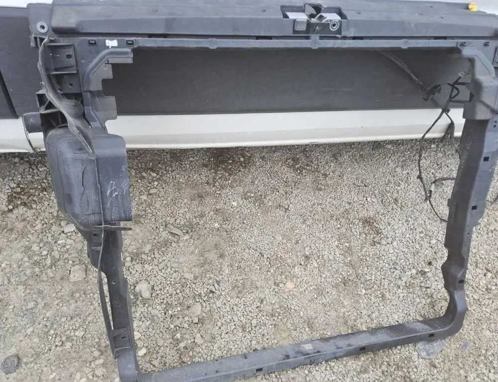 VOLKSWAGEN Crafter 2 generation (2017-2024) Держатель радиатора 33811819