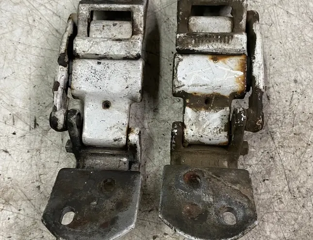 FORD Transit 3 generation (2000-2013) Комплект петель левой задней двери 33387636