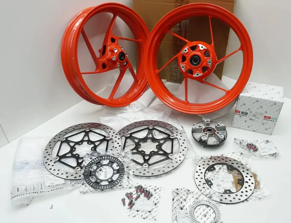 APRILIA RS Disku komplekts 2B008370,2B005585,2B006240,2B014597,2B014596,85248R,2B004778,2B002416,890960 34394052