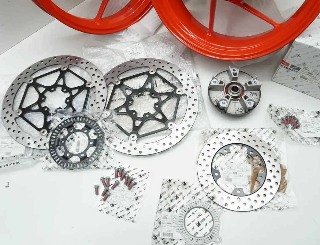 APRILIA RS Disku komplekts 2B008370,2B005585,2B006240,2B014597,2B014596,85248R,2B004778,2B002416,890960 34394052