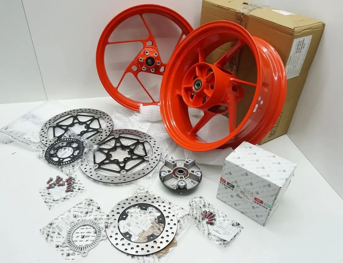 APRILIA RS Disku komplekts 2B008370,2B005585,2B006240,2B014597,2B014596,85248R,2B004778,2B002416,890960 34394052