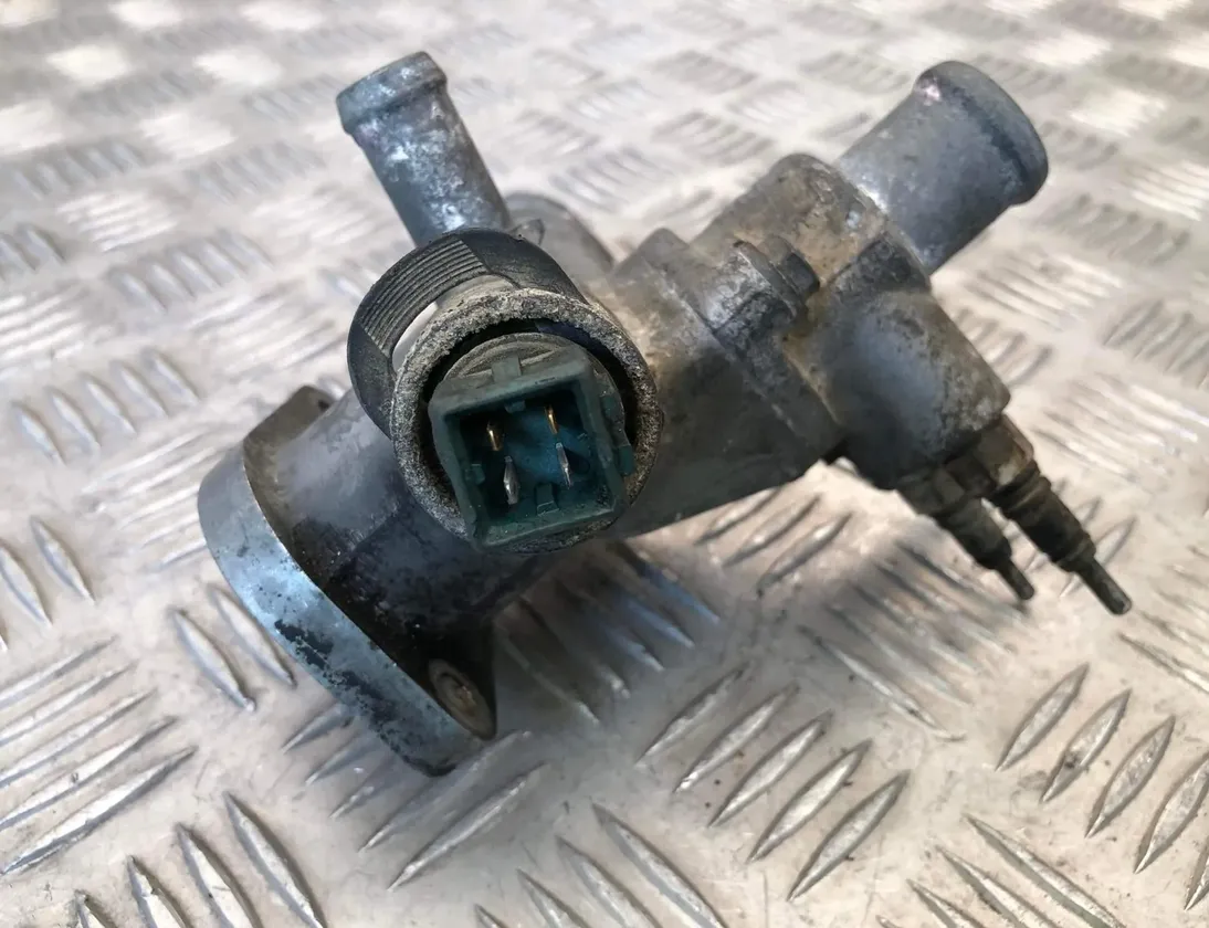 VOLKSWAGEN Bora 1 generation (1998-2005) Termostats 038121133A 20299282