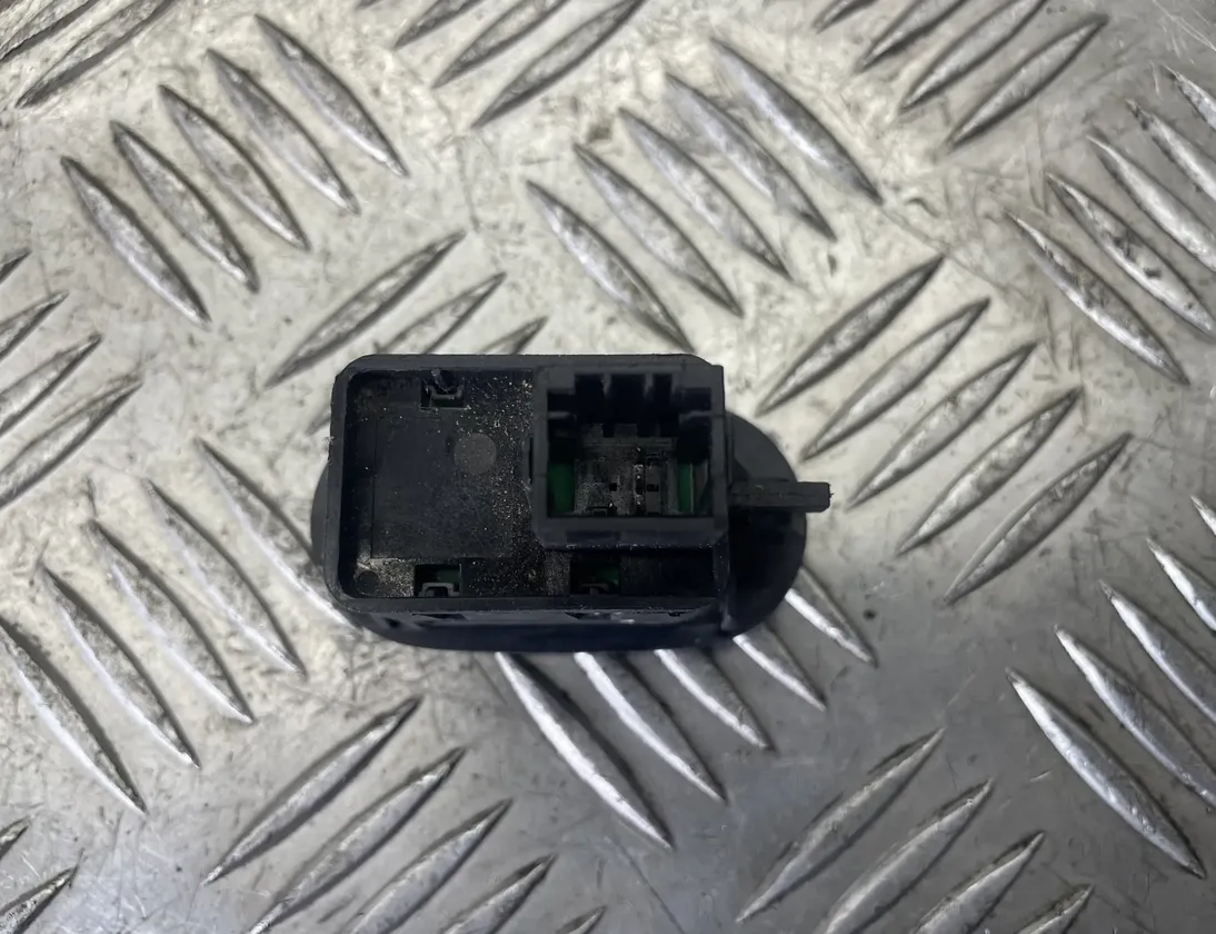 CITROËN C3 1 generation (2002-2010) Aizmugurējo labo durvju loga pacelšanas slēdzis 96401469XT 26045744