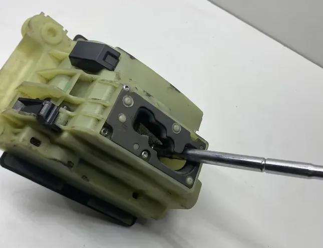 MERCEDES-BENZ E-Class W211/S211 (2002-2009) Кулиса A2112673124 33140696