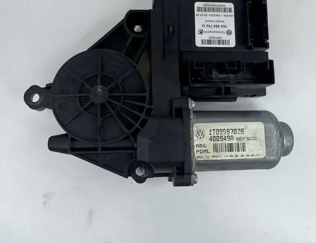 VOLKSWAGEN Touran 1 generation (2003-2015) Маторчик стеклоподъемника передней правой двери 1T0959702B 33271454