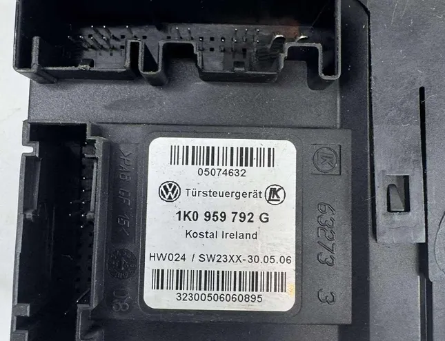 VOLKSWAGEN Touran 1 generation (2003-2015) Маторчик стеклоподъемника передней правой двери 1T0959702B 33271454