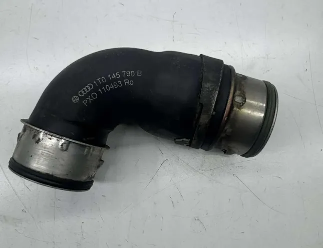 VOLKSWAGEN Passat B6 (2005-2010) шланг радиатора интеркулера 1T0145790B 33367946