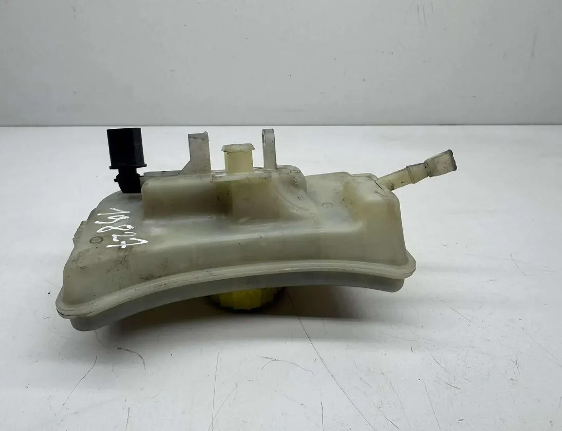 AUDI A6 C6/4F (2004-2011) Bremžu šķidruma tvertne 8E0611301E 33386905