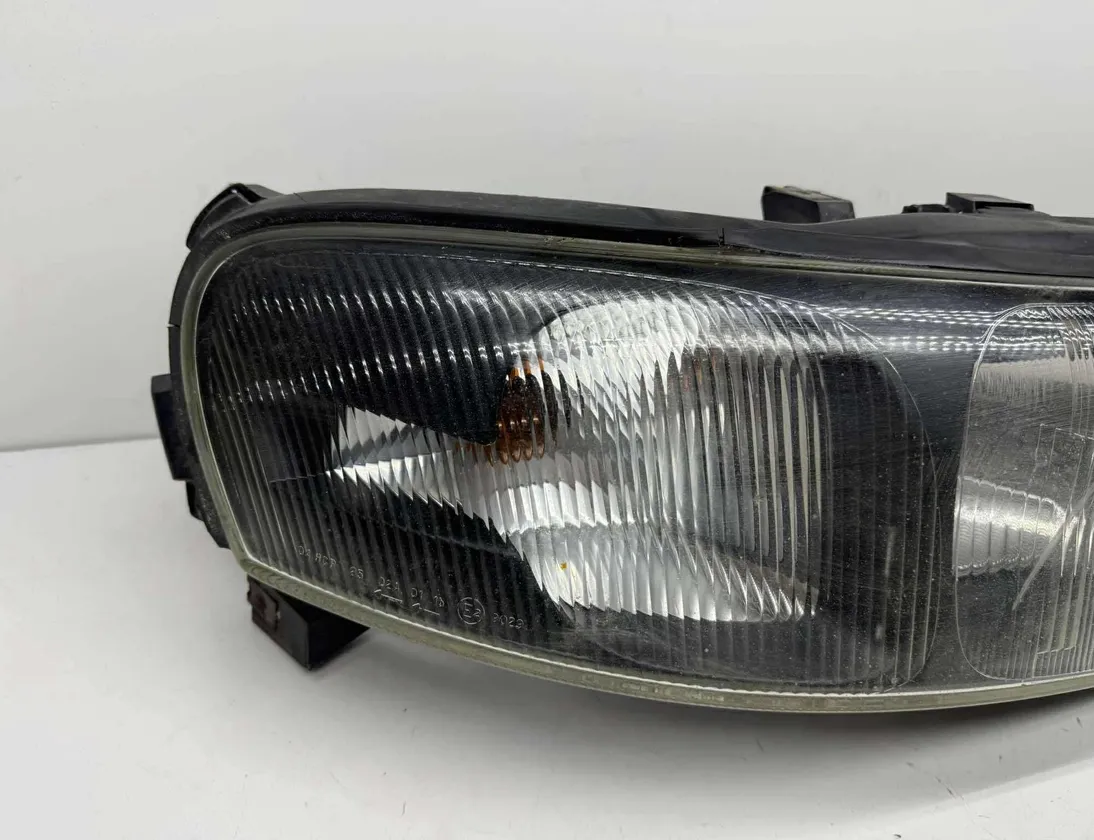 VOLVO V70 2 generation (2000-2008) Фара передняя правая 8620687,89004806 33579751