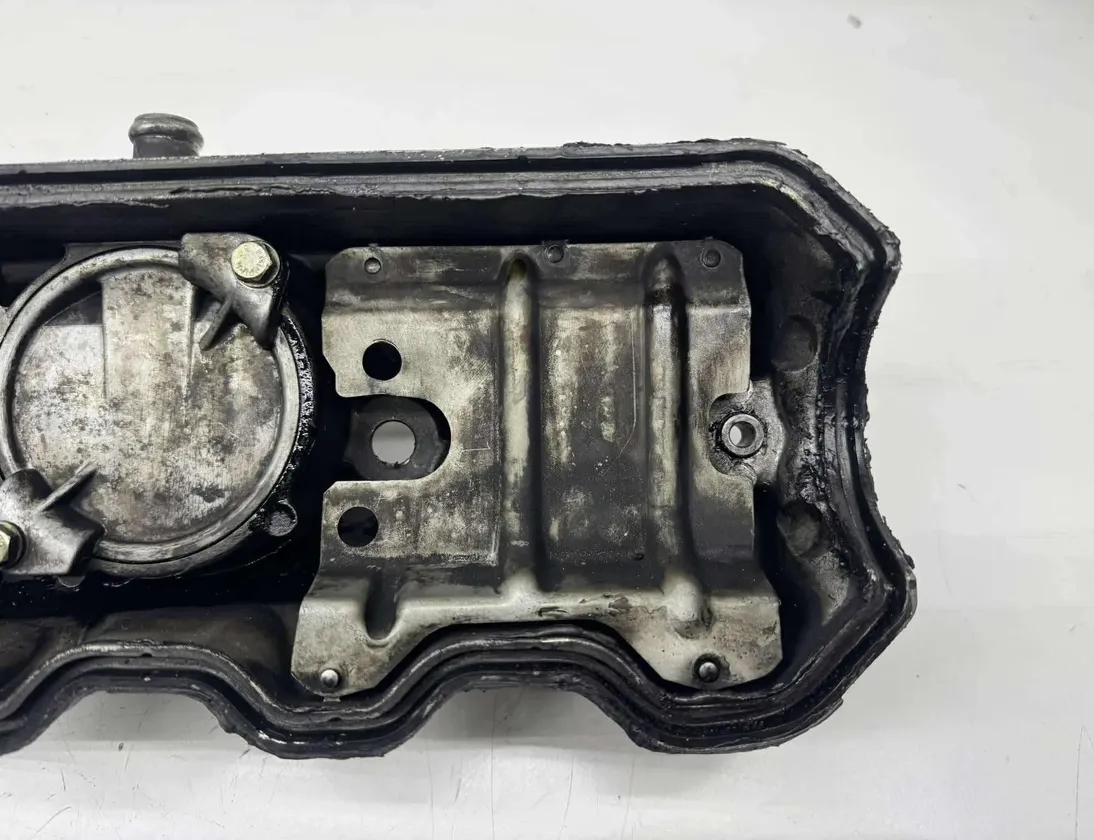 AUDI A6 C4/4A (1994-1997) Vārstu vāks 33603946