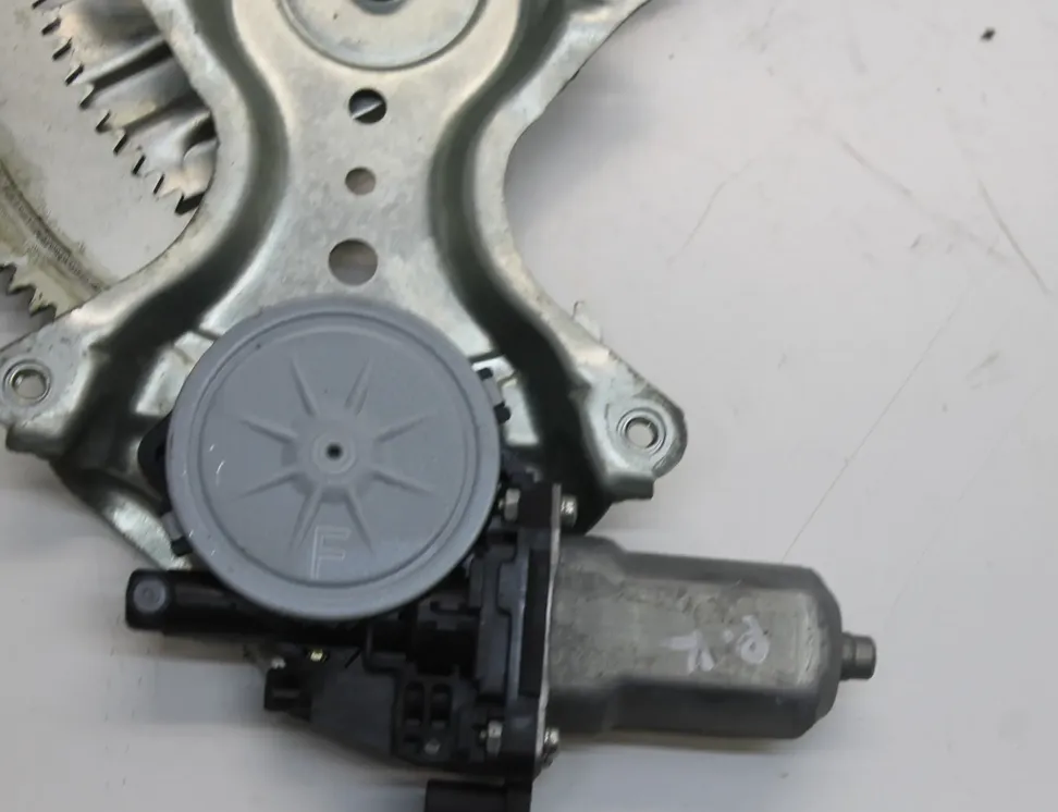 MITSUBISHI Outlander 3 generation (2012-2023) Priekšējo kreiso durvju logu pacēlājs 33469951