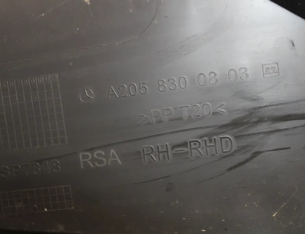 MERCEDES-BENZ C-Class W205/S205/C205 (2014-2023) Priekšējā stikla tīrītāja apdare / plastmasa A2058300803 33845789