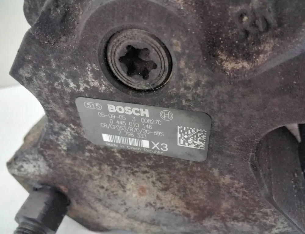 BMW X3 E83 (2003-2010) Топливный насос 7798333 33630183