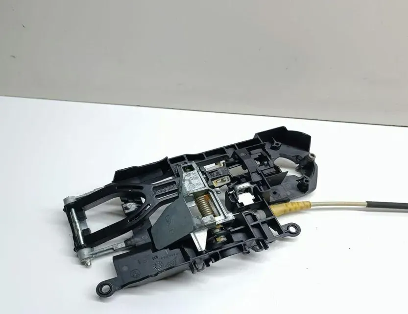 BMW 7 Series F01/F02 (2008-2015) Priekšējo labo durvju iekšējā roktura rāmis/kronšteins 7187228 33662975