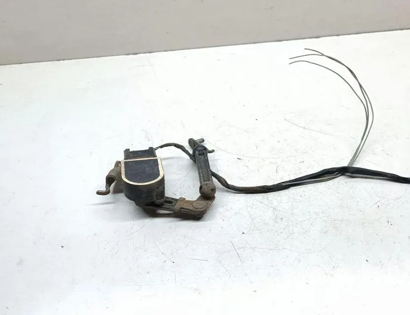 BMW 5 Series F10/F11 (2009-2017) Датчик уровня передний левый 6860843 33670524