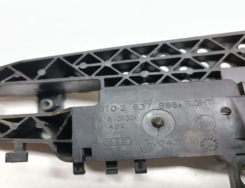 AUDI A4 B9/8W (2015-2024) Кронштейн ручки задней правой двери 8T02837886A 33678440