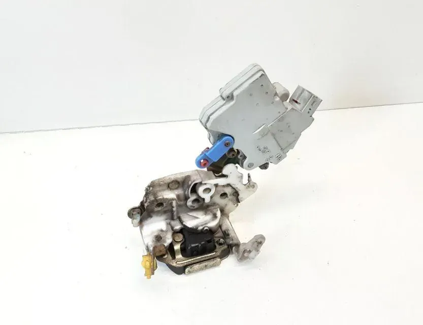 NISSAN Terrano 2 generation (1993-2006) Priekšējo labo durvju slēdzene 33729512