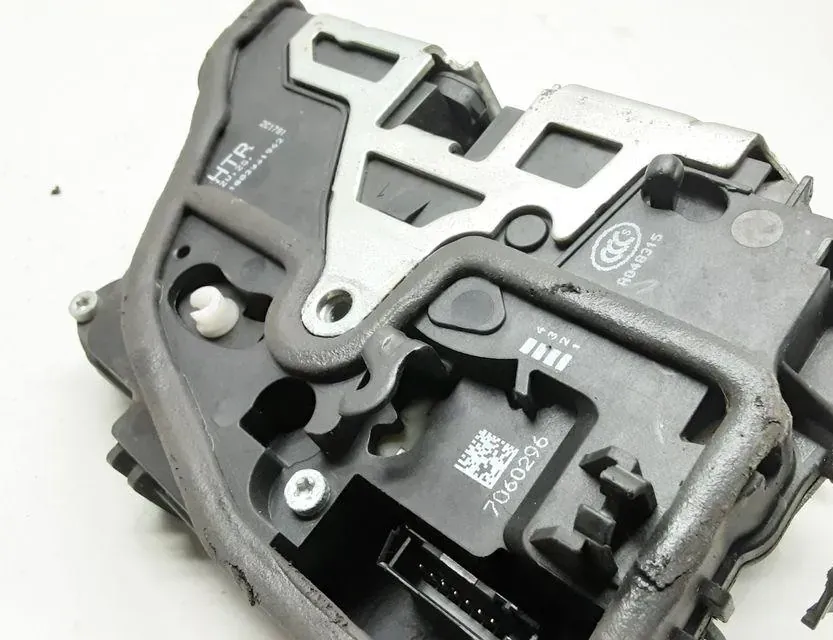 BMW 3 Series E90/E91/E92/E93 (2004-2013) Rear Right Door Lock 7060296 33730135