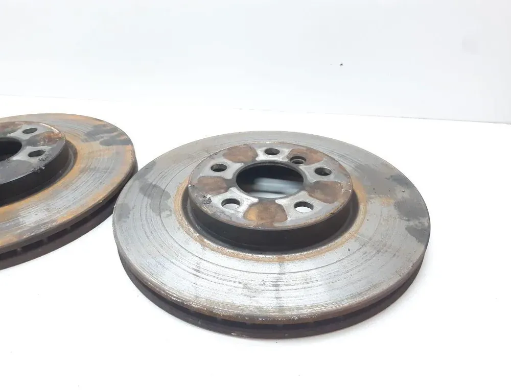 BMW 2 Series Grand Tourer F46 (2018-2023) Priekšējais kreisais bremžu disks 33734633