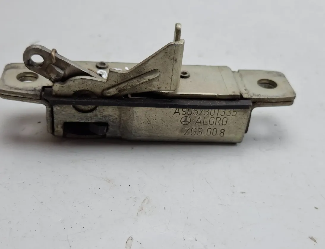 MERCEDES-BENZ Sprinter 2 generation (906) (2006-2018) Bīdāmo durvju slēdzene A9067301335 33501339