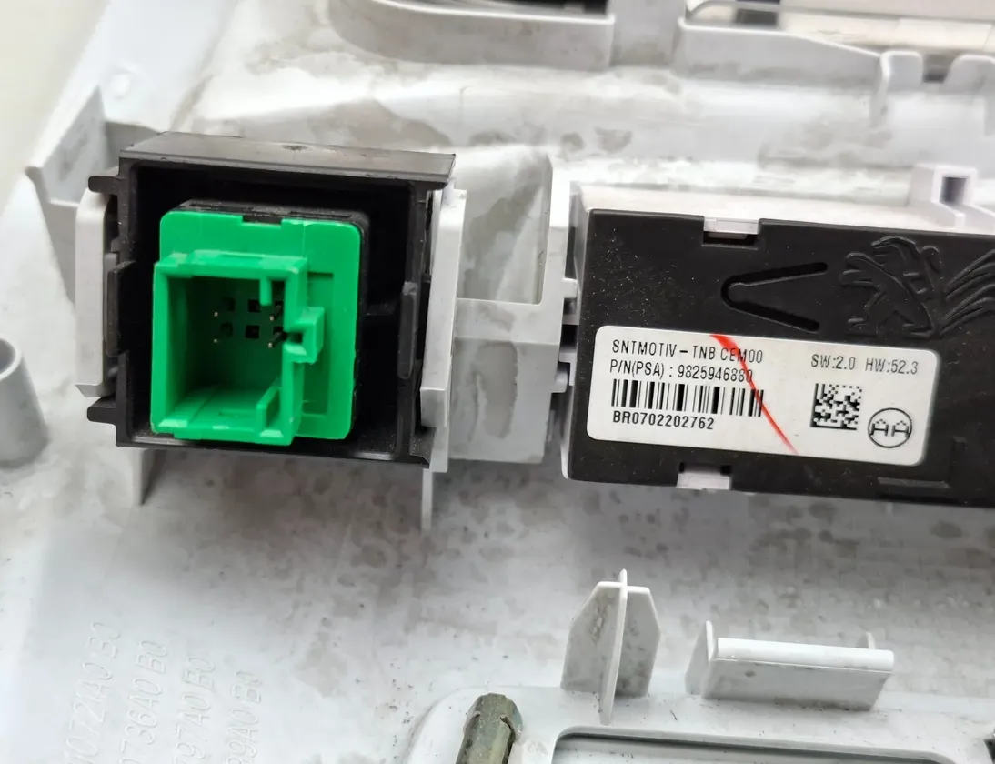 PEUGEOT 3008 2 generation (2017-2023) Освещение салона 9825946880,96781446PR,9814588977 33557430