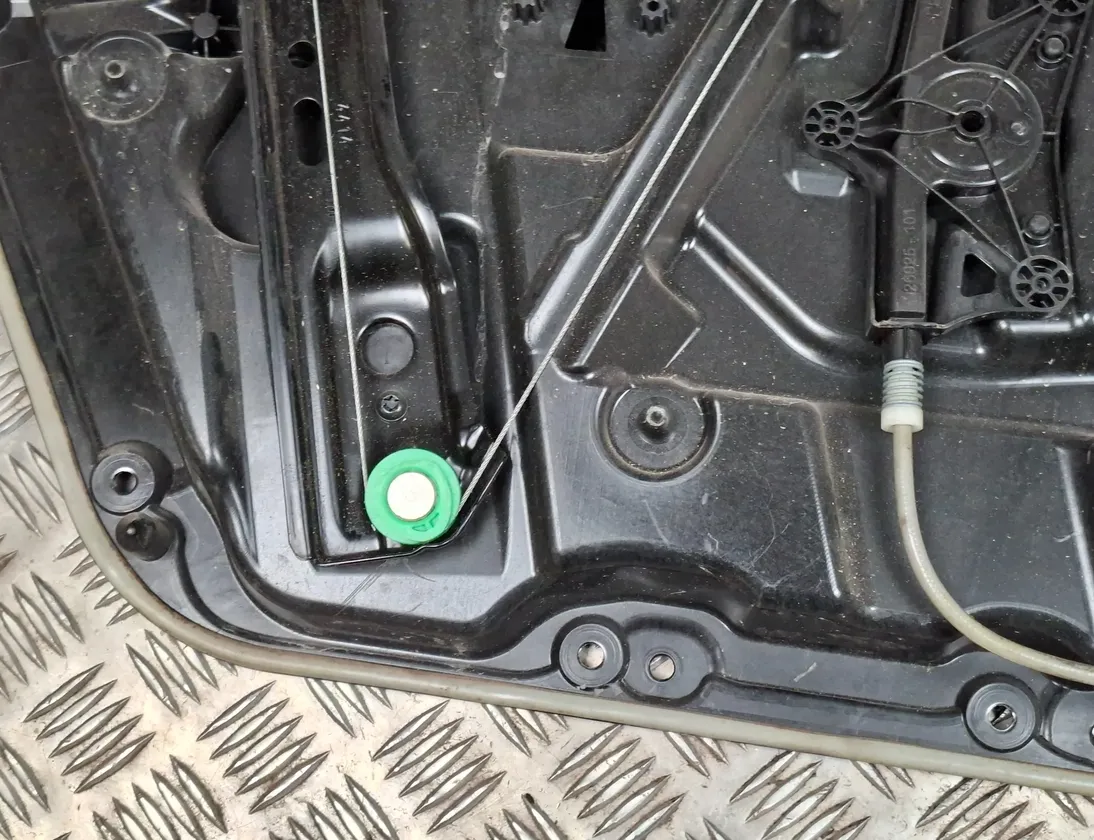 MERCEDES-BENZ GLA-Class X156 (2013-2020) Стеклоподъемник передней правой двери A1767200279,A1667200435 33579748