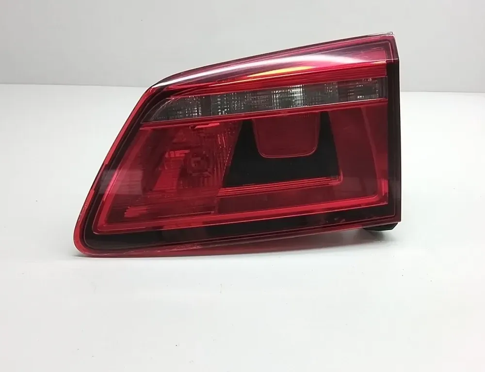 VOLKSWAGEN Golf Sportsvan 1 generation (2014-2019) Aizmugurējais labais lukturis bagāžniekā 510945094M 33606615