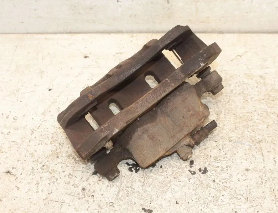 MITSUBISHI Outlander 3 generation (2012-2023) Priekšējais kreisais bremžu suports 33272794