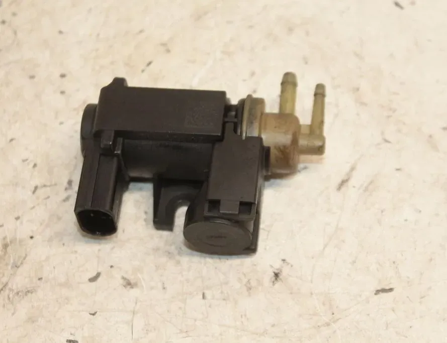 AUDI A4 B8/8K (2011-2016) Solenoid Valve 8K0906627 33278054