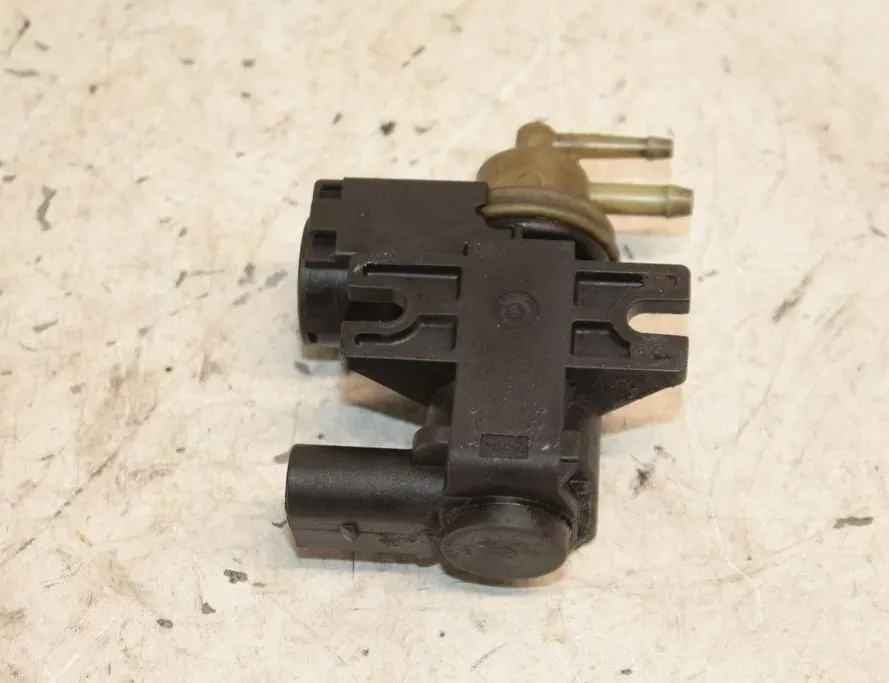 AUDI A4 B8/8K (2011-2016) Solenoid Valve 8K0906627 33278054