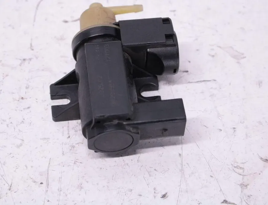 VOLVO V50 1 generation (2003-2012) Solenoid Valve 31293964 33282795