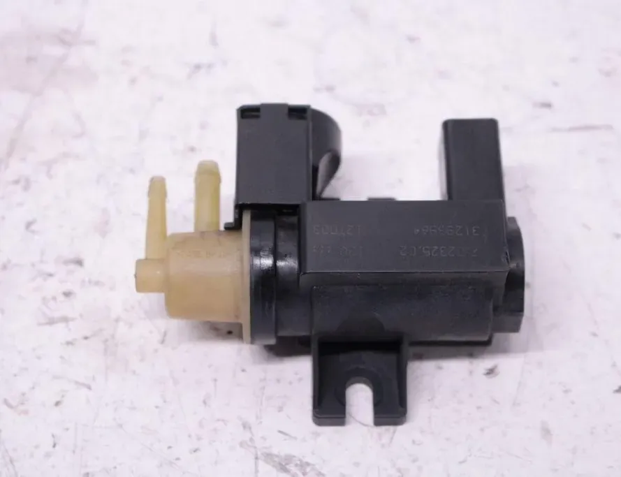 VOLVO V50 1 generation (2003-2012) Solenoid Valve 31293964 33282795
