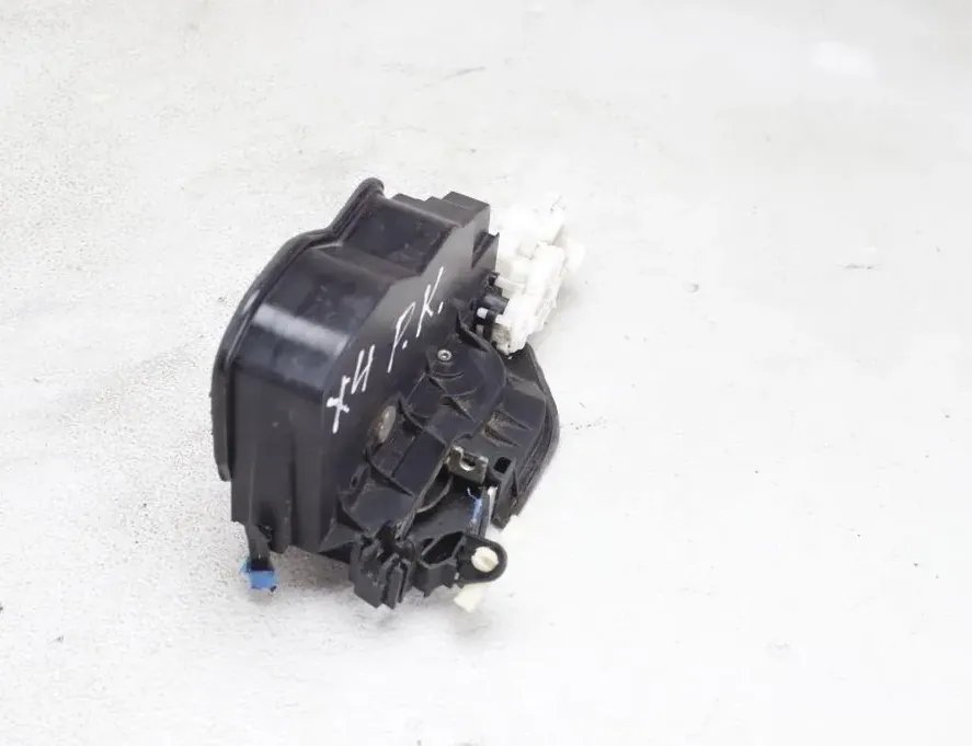 BMW X4 F26 (2014-2018) Priekšējo kreiso durvju slēdzene 7318409 33282840