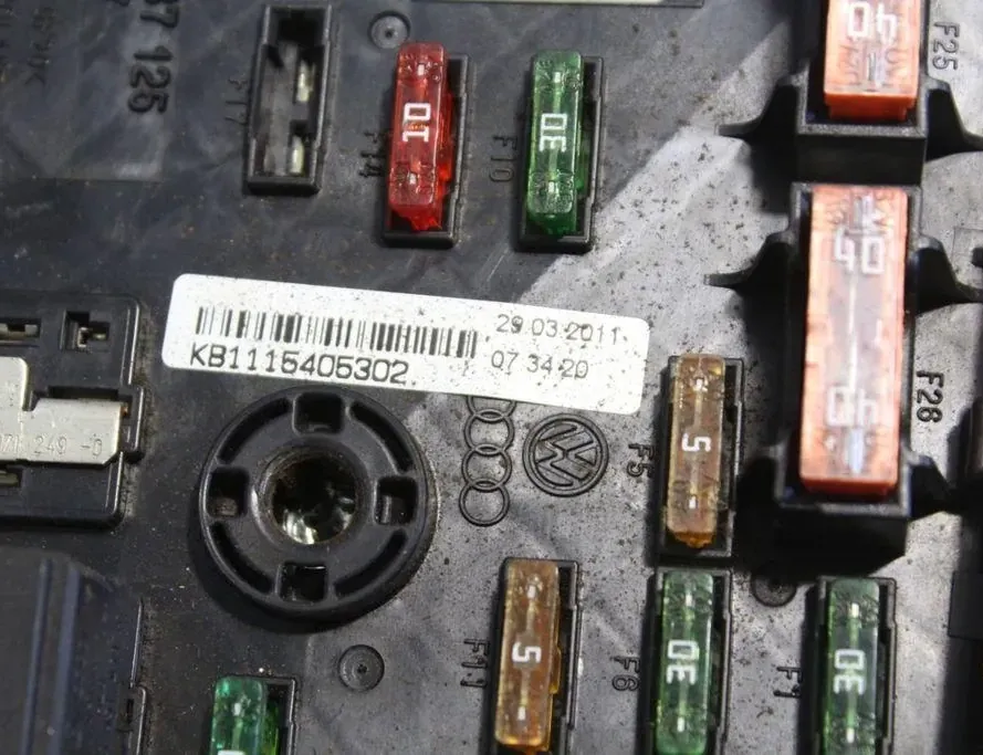 SEAT Alhambra 2 generation (2010-2021) Fuse box 3C0937125,1K0937132F 33291124