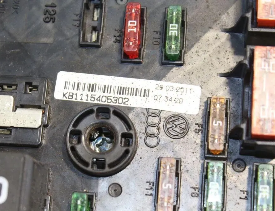 SEAT Alhambra 2 generation (2010-2021) Fuse box 3C0937125,1K0937132F 33291124