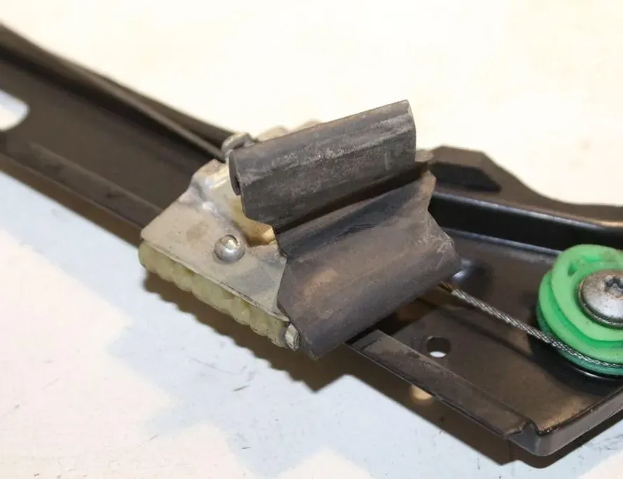 VOLKSWAGEN Jetta 3 generation (1992-1998) Rear Right Door Window Regulator 994856 33292831