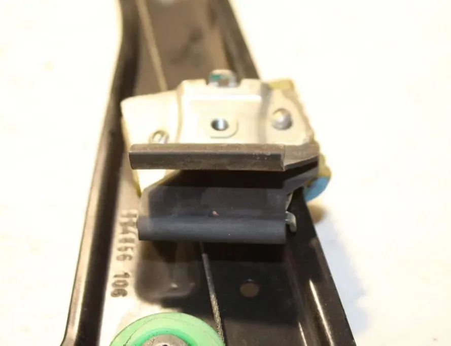 VOLKSWAGEN Jetta 3 generation (1992-1998) Rear Right Door Window Regulator 994856 33292831