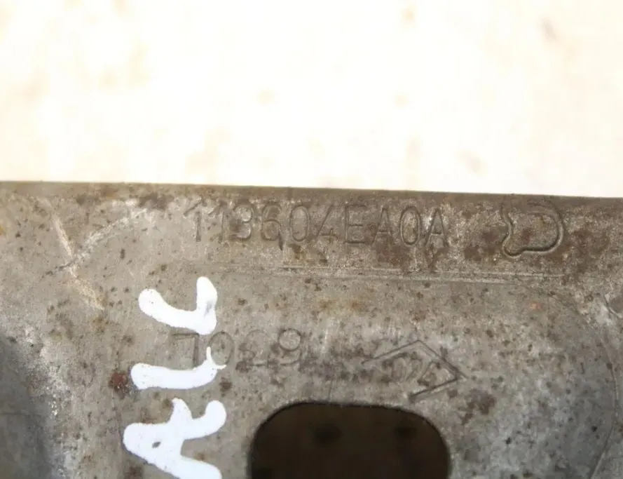 NISSAN X-Trail T32 (2013-2022) Pārnesumkārbas stiprinājums 113604EA0A 33295354