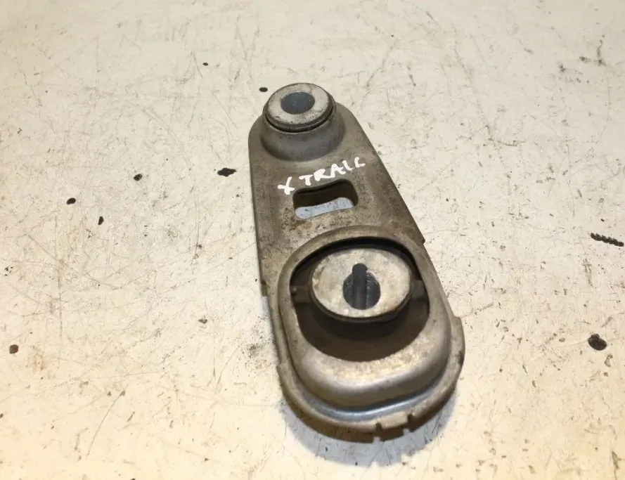 NISSAN X-Trail T32 (2013-2022) Pārnesumkārbas stiprinājums 113604EA0A 33295354