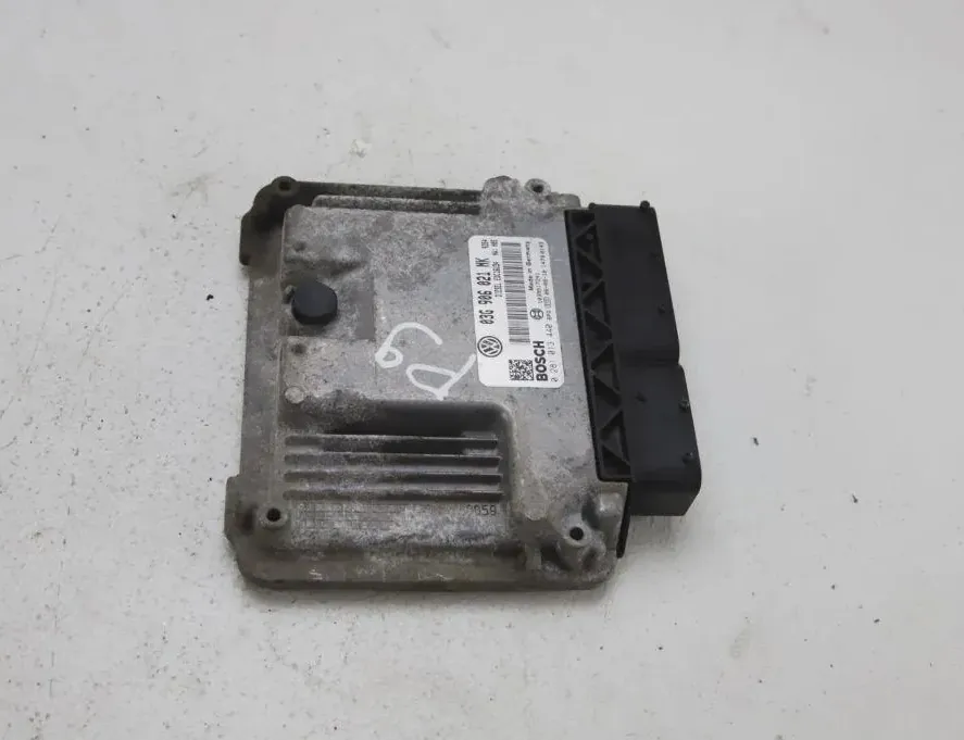 VOLKSWAGEN Passat B7 (2010-2015) Motora vadības bloks 03G906021NK,0281013440 33298784