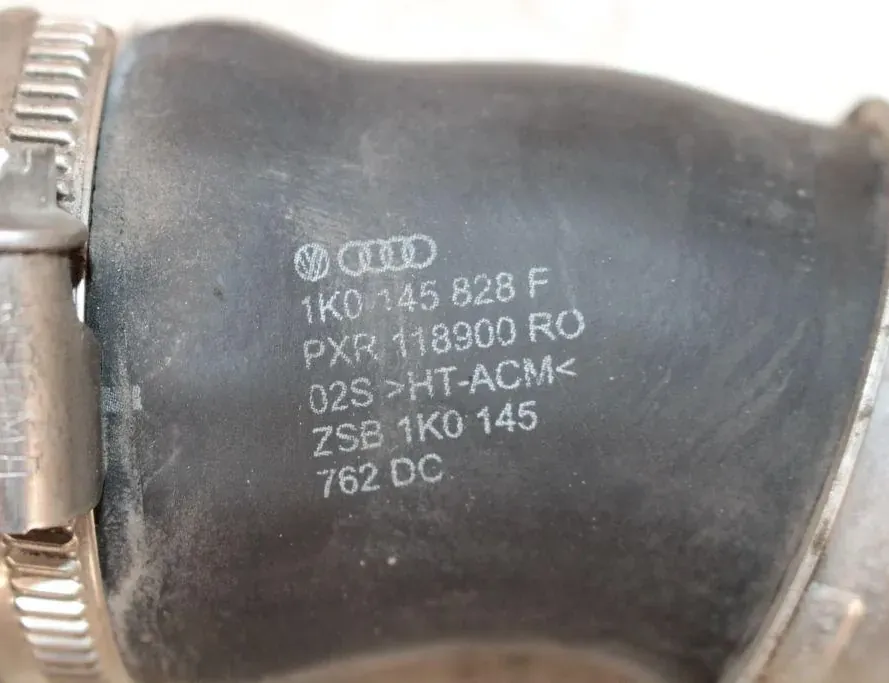 VOLKSWAGEN Passat B6 (2005-2010) шланг радиатора интеркулера 1K0145840R 33301421