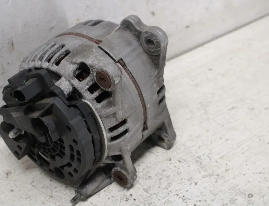 VOLKSWAGEN Passat B7 (2010-2015) Alternator 03G903023 33302301
