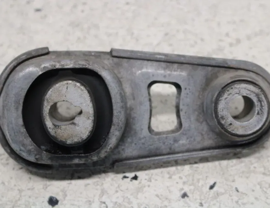 NISSAN X-Trail T32 (2013-2022) Pārnesumkārbas stiprinājums 113604EA0A 33305005