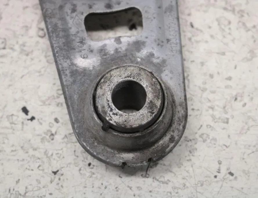 NISSAN X-Trail T32 (2013-2022) Pārnesumkārbas stiprinājums 113604EA0A 33305005