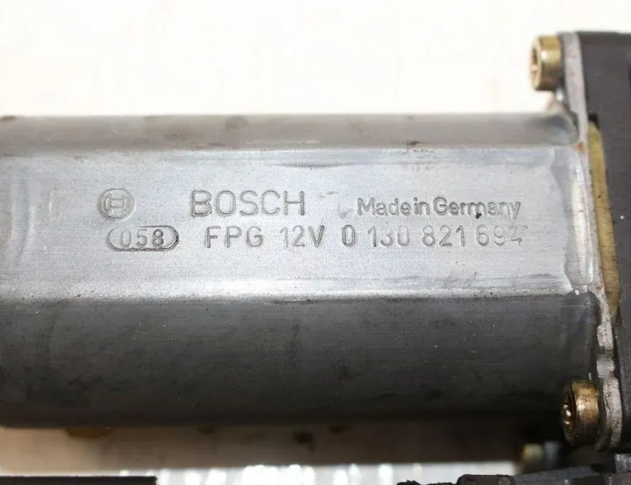 VOLKSWAGEN Passat B6 (2005-2010) Front Left Door Window Regulator Motor 33305490