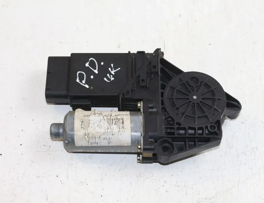 VOLKSWAGEN Passat B6 (2005-2010) Front Left Door Window Regulator Motor 33305490